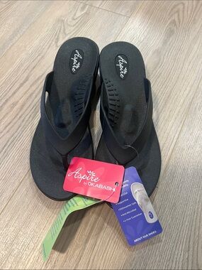 Women's Black Comfort Flip Flops